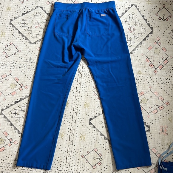 Figs royal blue women’s scrub pants Sz medium tall - Picture 3 of 4